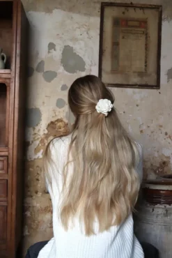 O'TAY Small Scrunchie Flower Off White