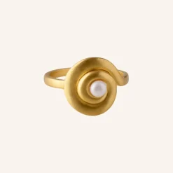 PERNILLE CORYDON Shell Flower Ring