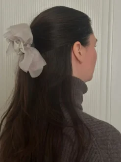 PICO COPENHAGEN Bow Claw Ivory