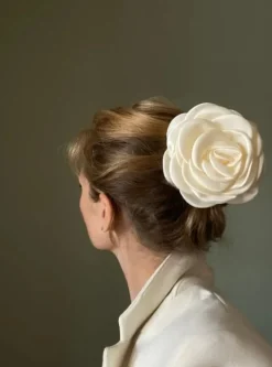 PICO COPENHAGEN Giant Satin Rose Claw Ivory