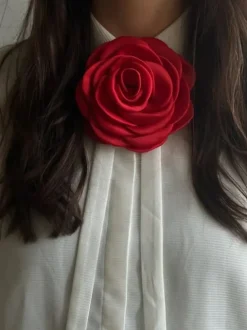 PICO COPENHAGEN Giant Satin Rose String Ivory